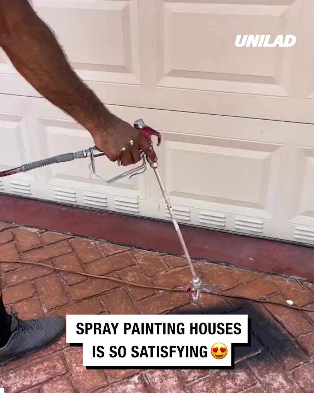 LADbible Video hub Spray painting houses
