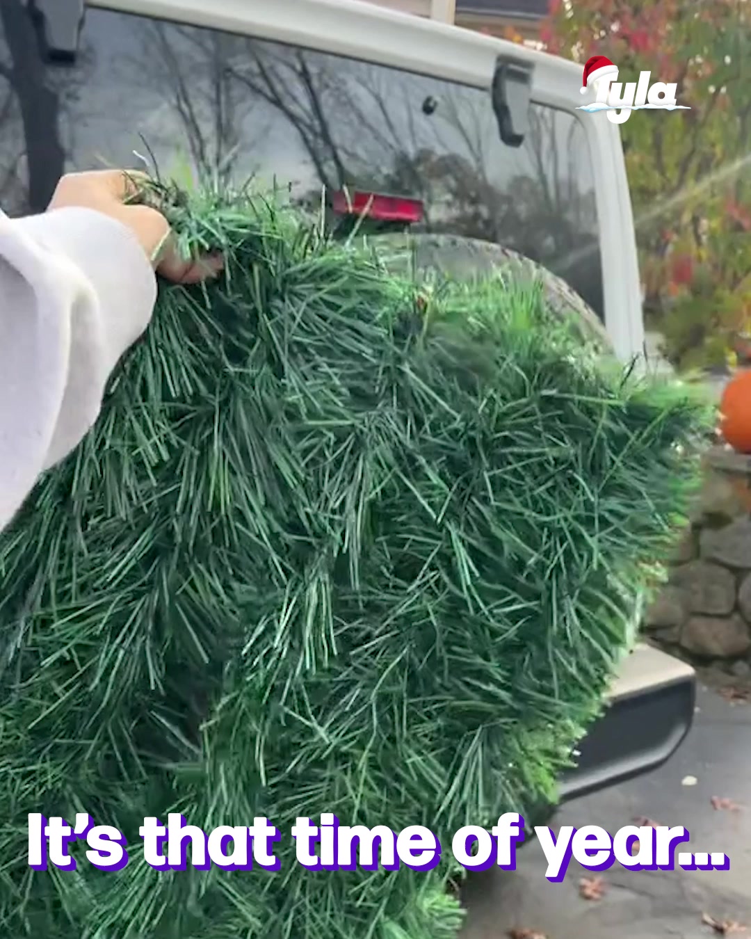 ladbible-video-hub-turning-your-spare-tyre-into-a-christmas-wreath