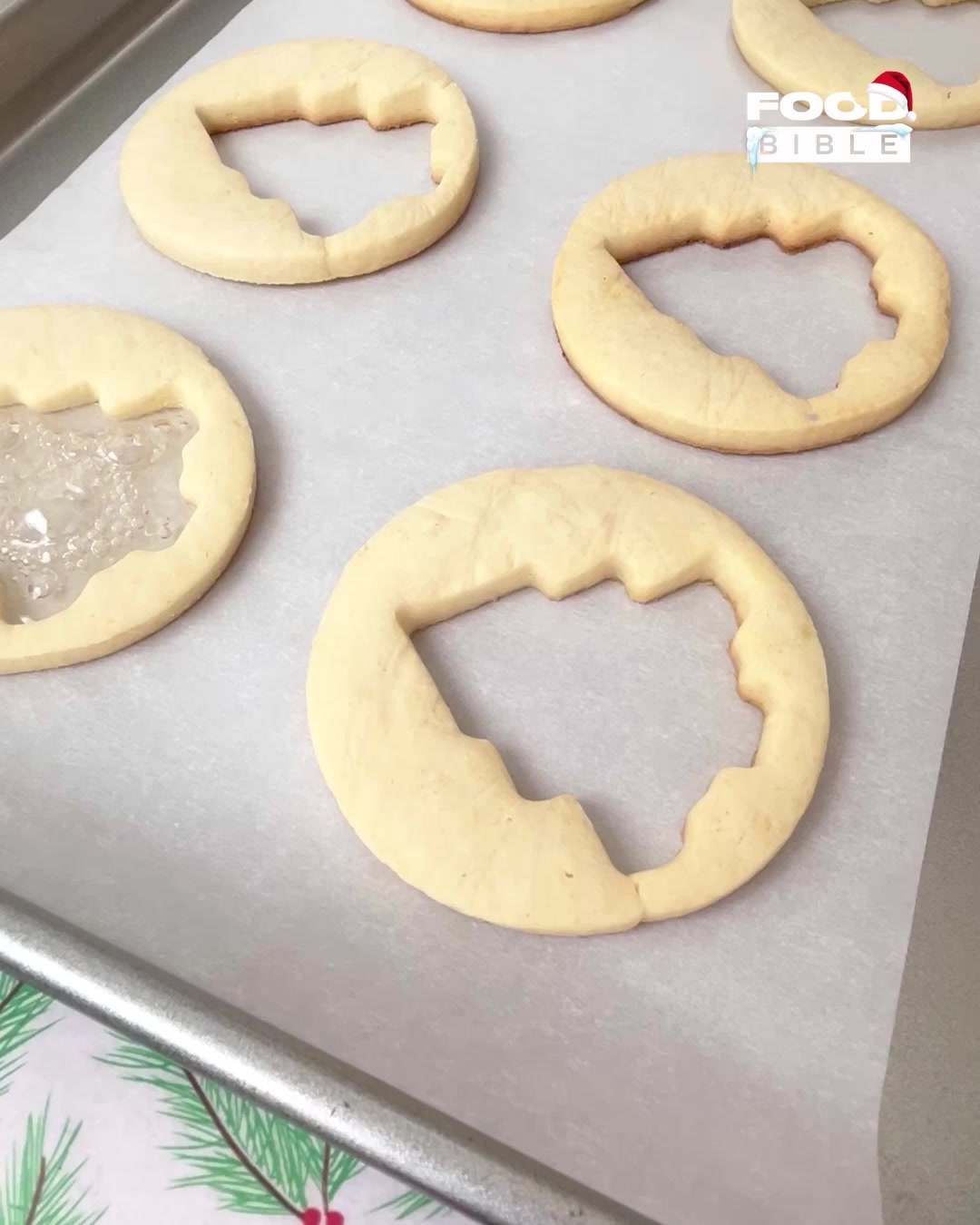 LADbible Video hub Glass Sugar Cookies For The Holidays 🍪 ️