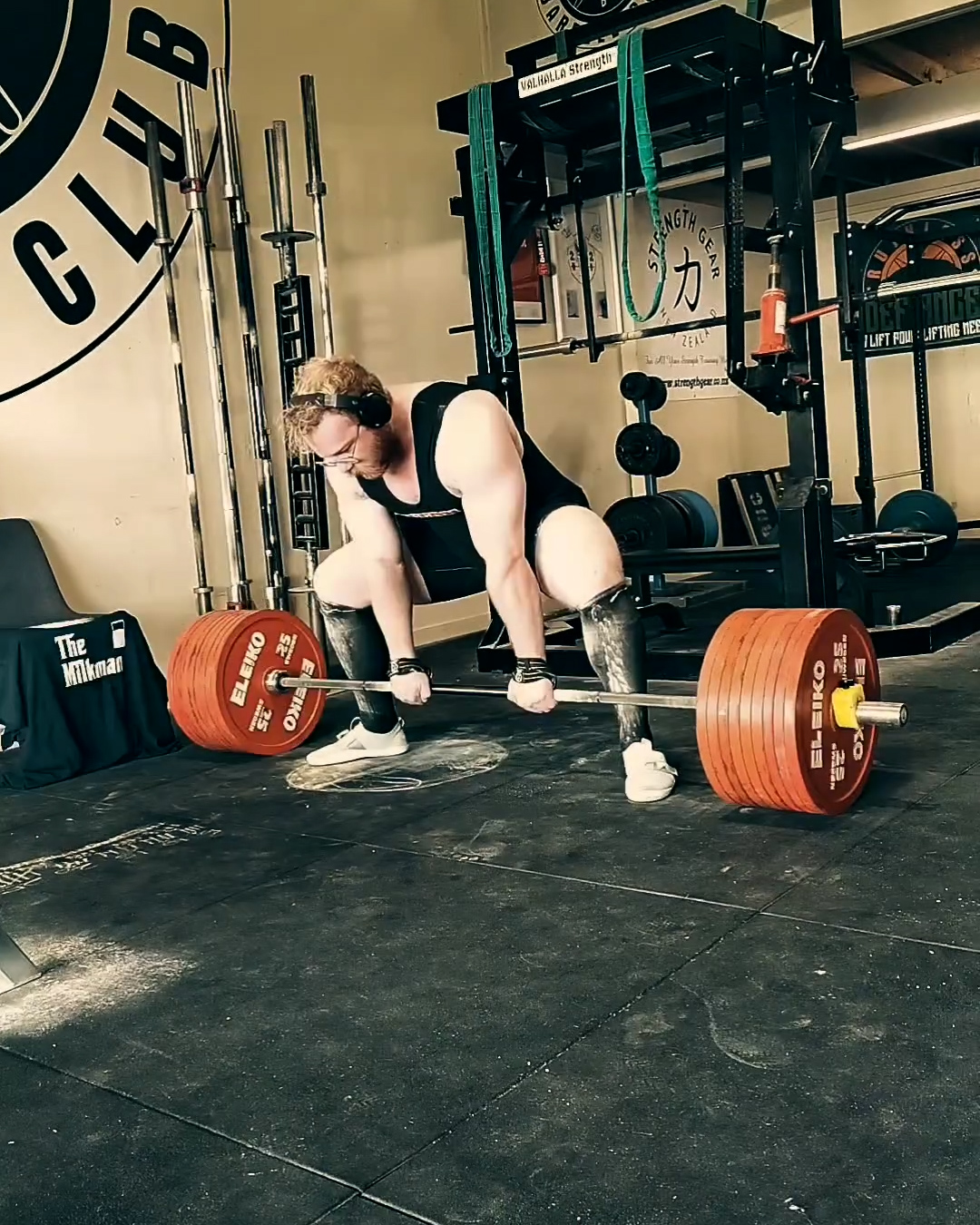 LADbible Video hub Beltless Deadlift Training 😲